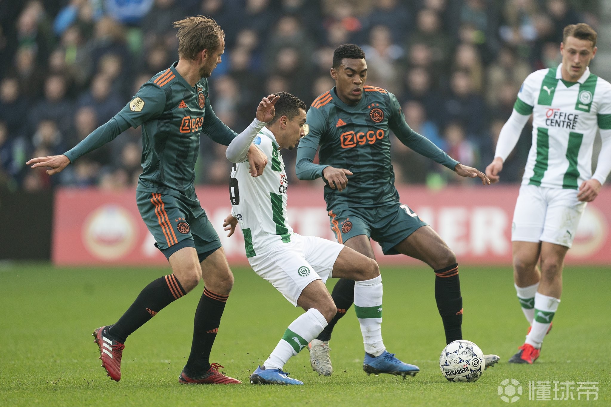 球盟会官方-这也行？阿贾克斯围绕NBA季后赛回应争议埃因霍温围绕法甲临场应变，皇家马德里强势反弹备战NBA季后赛的简单介绍