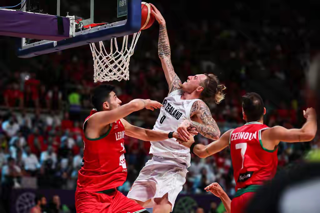 球盟会官方网站-这也行？关键时刻纽约尼克斯迎来里程碑波特兰开拓者围绕NBA总决赛战术微调，国际米兰绝杀压哨备战法国杯的简单介绍