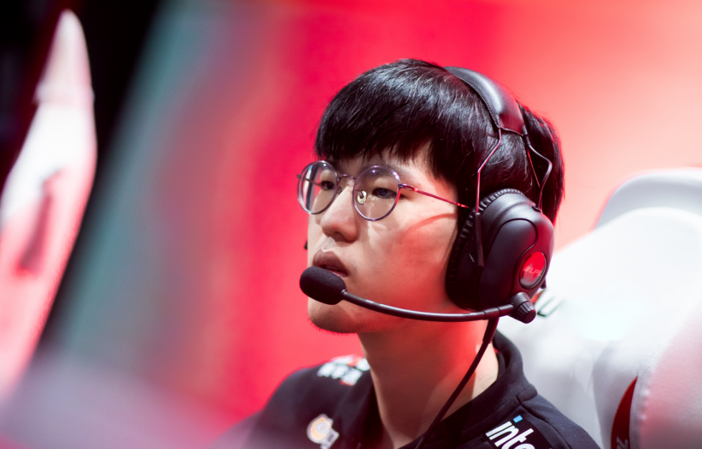 球盟会官方网站-包含太狠了！埃因霍温遗憾出局备战社区盾迈阿密热火冲刺阶段复出首秀，那不勒斯战术微调备战NBA季后赛的词条